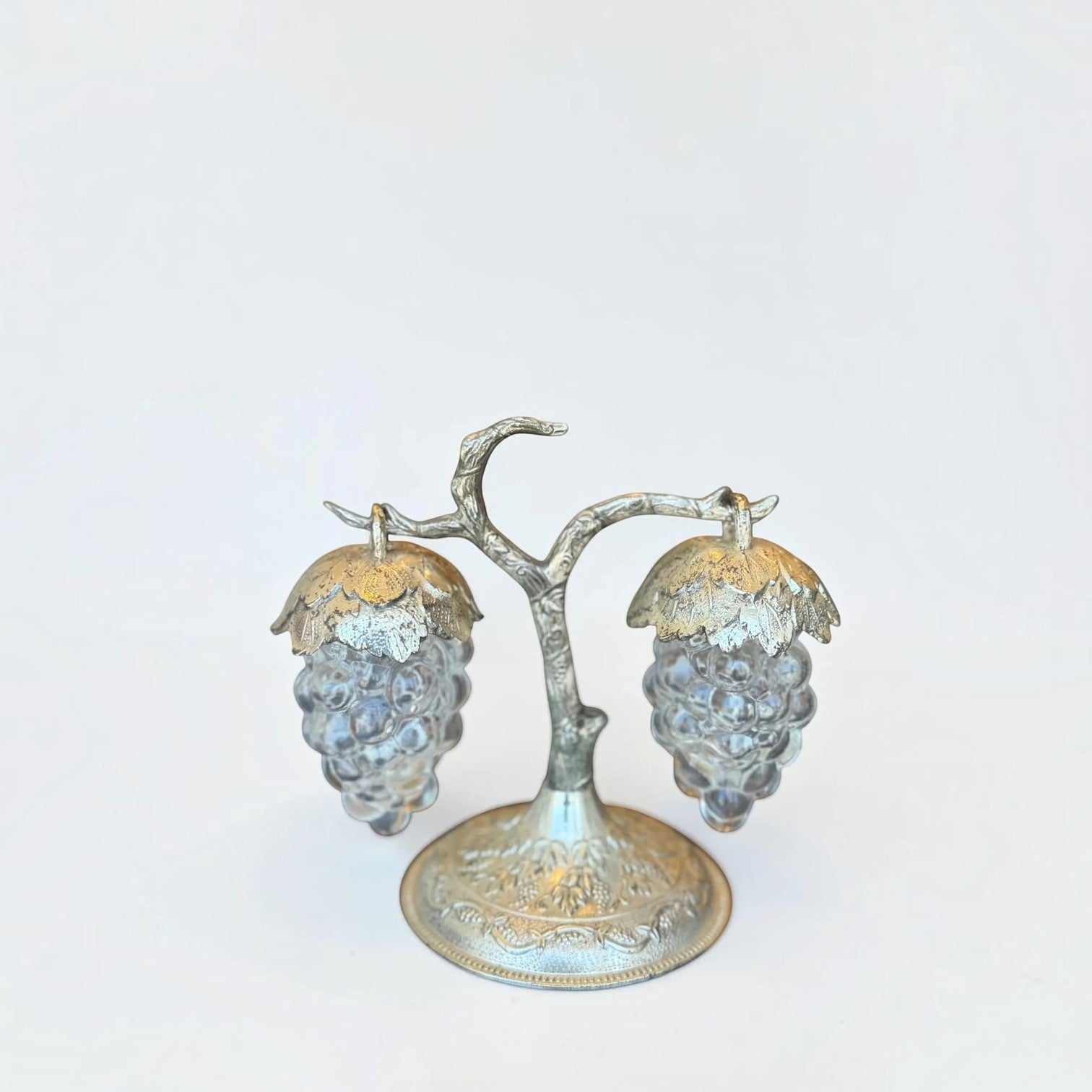 Her Good Eye vintage grape motif salt and pepper shakers with clear glass clusters on a silver-toned metal stand.